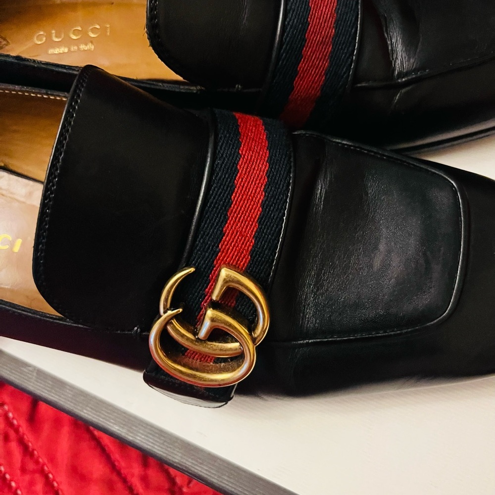 Gucci Black Leather Loafers with Red and Green Stripes